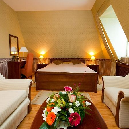 Goecsej Palatinus Etterem Es Panzio Aparthotel Zalaegerszeg Rom bilde