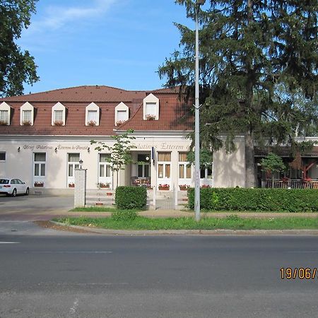 Goecsej Palatinus Etterem Es Panzio Aparthotel Zalaegerszeg Eksteriør bilde