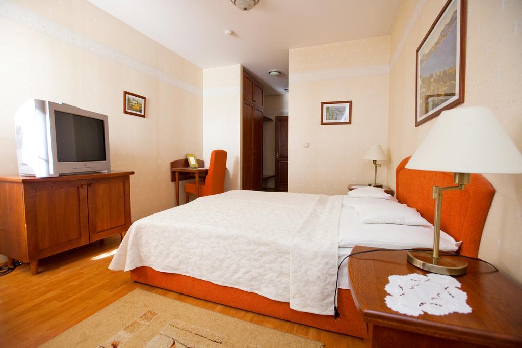 Goecsej Palatinus Etterem Es Panzio Aparthotel Zalaegerszeg Rom bilde