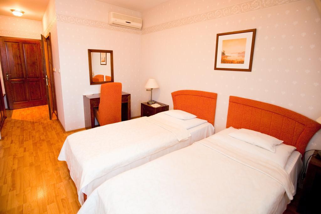 Goecsej Palatinus Etterem Es Panzio Aparthotel Zalaegerszeg Rom bilde